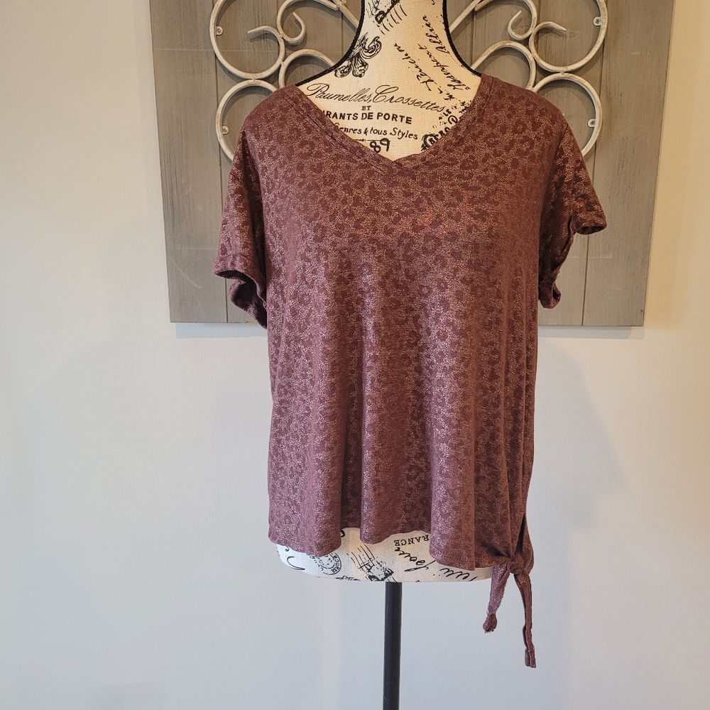 Democracy Mauve Leopard Print Tie Hem V Neck T Shirt Medium